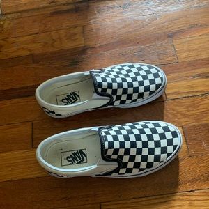 Vans slip on (checkered vans)
